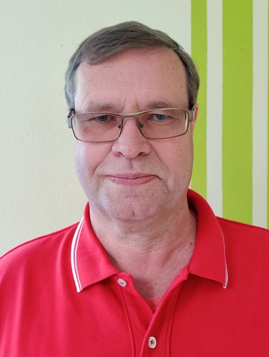 Dirk Cordes im Portrait mit Brille